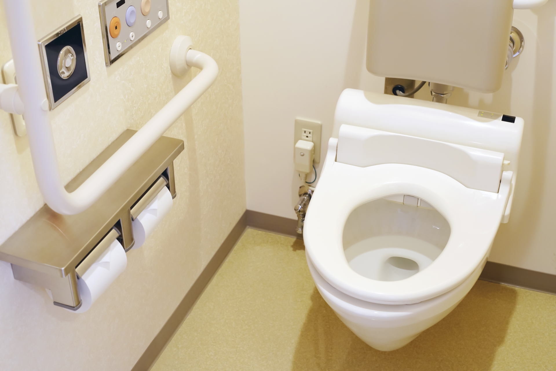 武蔵野市と三鷹市でトイレに尿取りパッドを流した詰まりの修理 多摩水道修理サービス