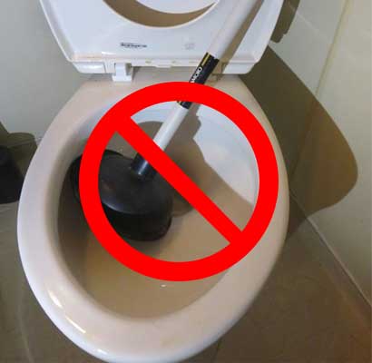 トイレに異物を落とした時はラバーカップは使わない！